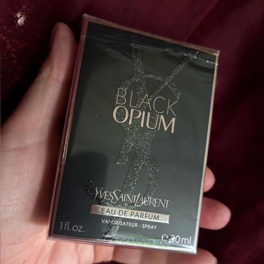 NEW🔥Women’sYves Saint Laurent Black Opiom parfum and Silver Packaging